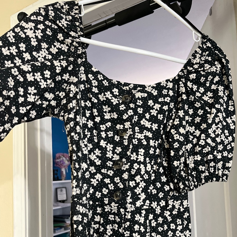 Black & white floral mini dress 🖤🤍